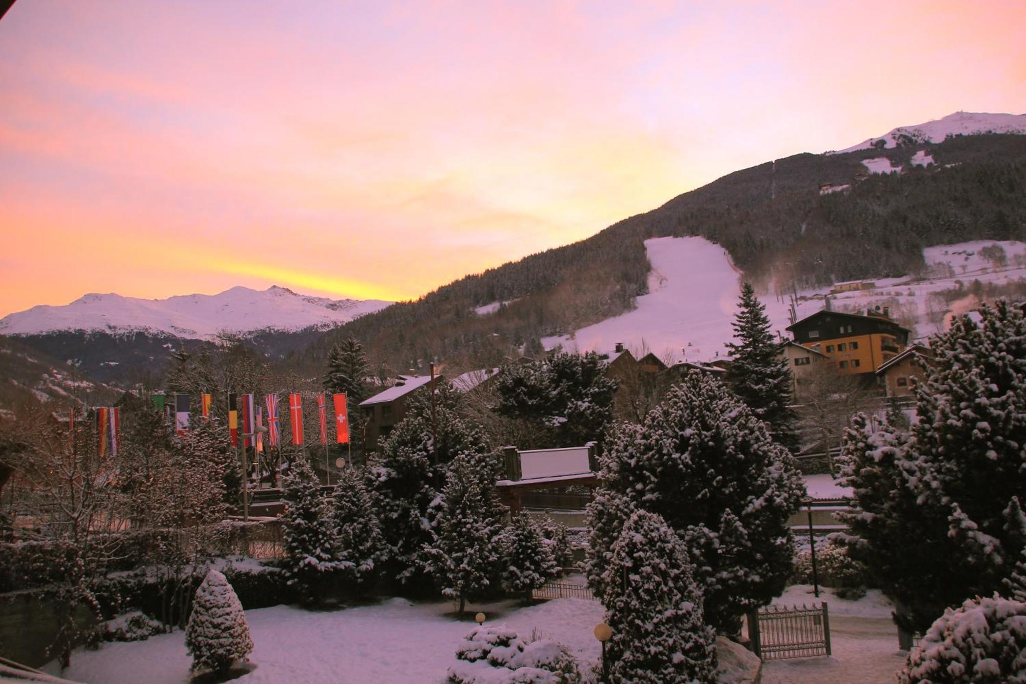 Meuble Sci Sport Hotel Bormio Kültér fotó